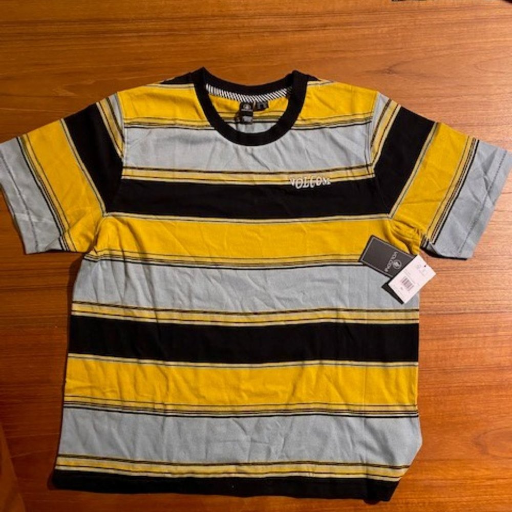 NWT Volcom tshirt